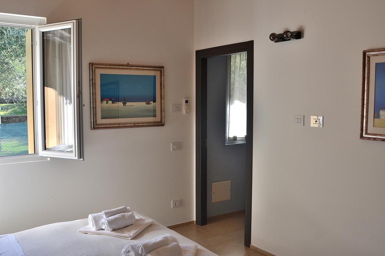 South Apartment With Pool Torri Del Benaco Eksteriør bilde